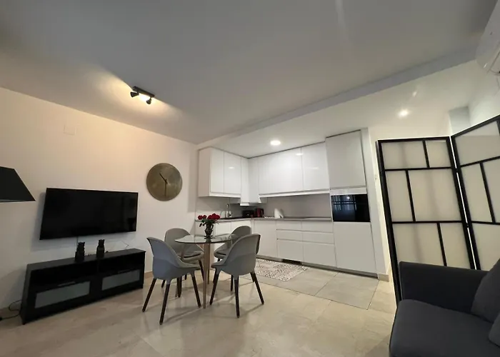 El Palacete De San Juan De Reyes * Toledo